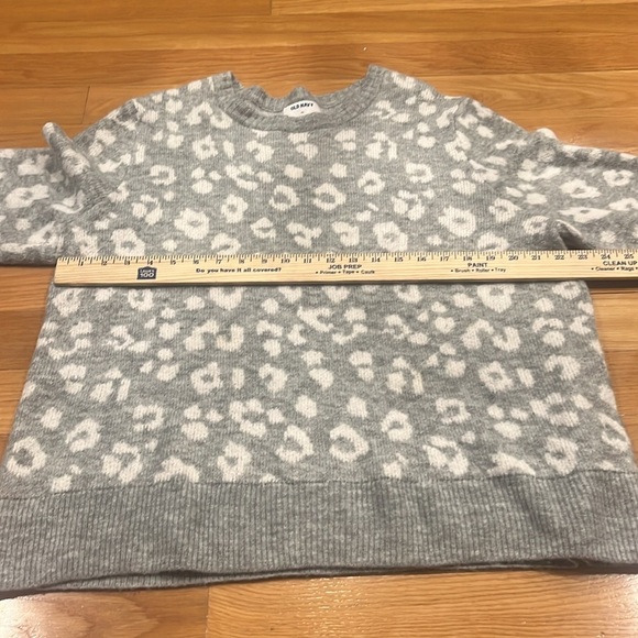 Old Navy women’s gray/ white animal print sweater size XXlarge. - Picture 4 of 7
